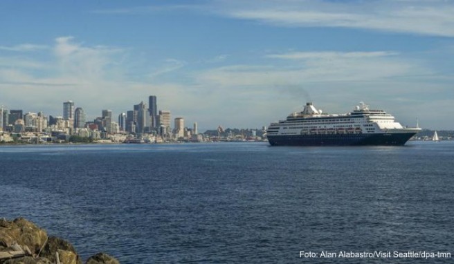 Kreuzfahrt-Touristen  In Seattle wird Gepäck automatisch transportiert