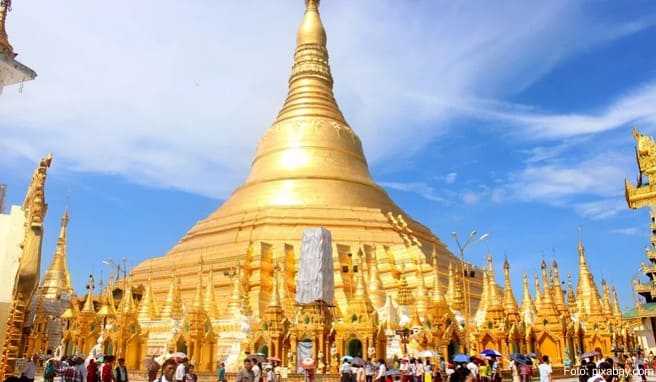 Schon von weitem ist die Shwedagon-Pagode in Ragun zu sehen - ihre Schönheit macht manchmal sogar den Trubel in den vollen Straßen vergessen.