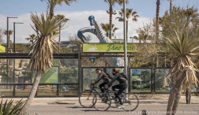 Wirkliche Touristenmassen sind auf Mallorca bisher nicht unterwegs. Die Corona-Zahlen steigen seit einigen Tagen dennoch wieder an Wirkliche Touristenmassen sind auf Mallorca bisher nicht unterwegs. Die Corona-Zahlen steigen seit einigen Tagen dennoch wieder an
