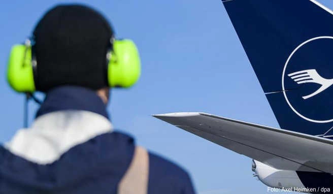 Am Frankfurter Flughafen sollen am Montag bei geplanten knapp 1400 Flugbewegungen 35 Flüge ausfallen. Allein bei der Lufthansa könnten 2000 Passagiere betroffen sein Am Frankfurter Flughafen sollen am Montag bei geplanten knapp 1400 Flugbewegungen 35 Flüge ausfallen. Allein bei der Lufthansa könnten 2000 Passagiere betroffen sein