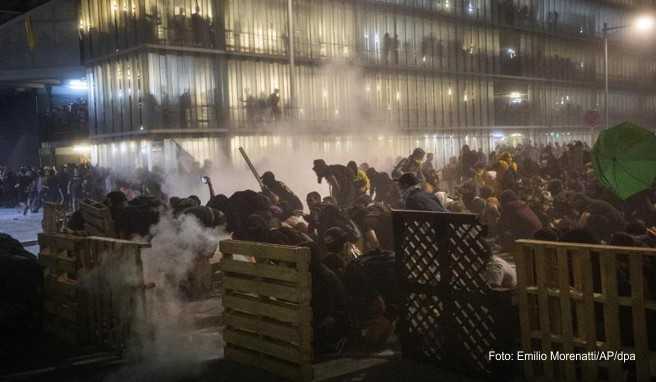 Reise nach Spanien   Nach Protesten wurden Flüge in Barcelona gestrichen