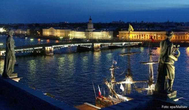 St. Petersburg im Abendlicht: Der Fluss Newa zieht sich durch die zweitgrößte Stadt Russlands