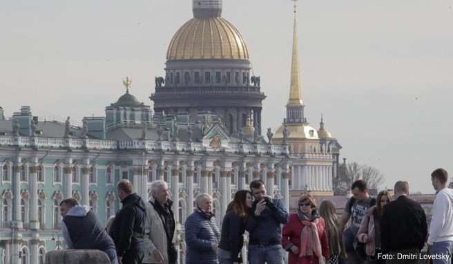 Der Winterpalast gehört zu den Sehenswürdigkeiten in St. Petersburg