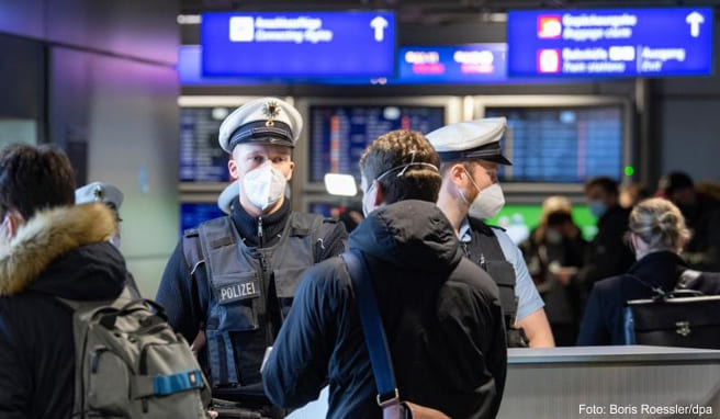 Stichproben Mehr Einreisekontrollen zur Ferienzeit