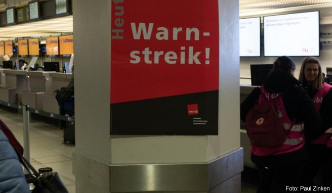 Verdi hatte bereits am Berliner Flughafen zu einem mehrstündigen Warnsteig aufgerufen. Nun sollen in Düsseldorf, Köln/Bonn und Stuttgart Aktionen folgen