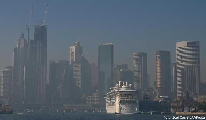 Über Sydney liegt ein Rauchschleier. Wegen der Buschbrände in der Umgebung wird die Lage auch in Australiens Millionenmetropole zunehmend bedrohlich