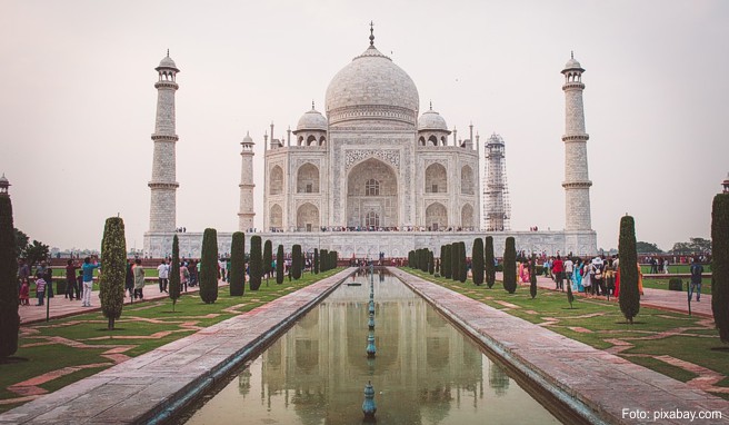 Rund sieben Millionen Menschen bestaunen jährlich das Taj Mahal in Indien