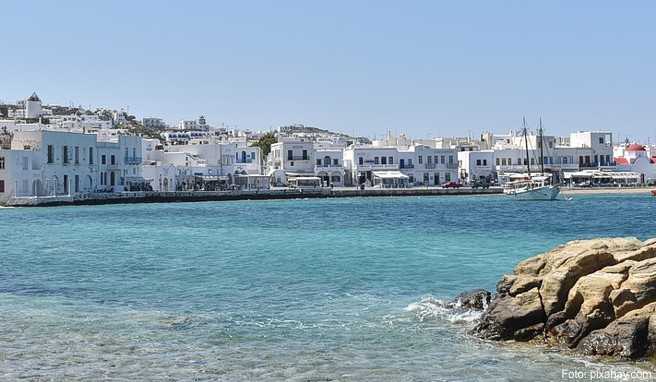 Wer Bars und Tavernen auf Mykonos ansteuert, sollte einen Blick auf die Preise in der Speisekarte werfen, bevor er bestellt. Immer wieder berichten Touristen über exorbitante, kaum nachvollziehbare Preise