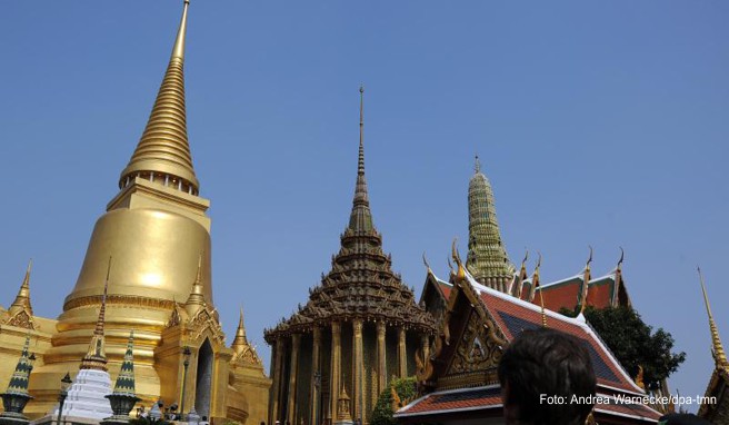 Der Königspalast in Bangkok lockt jedes Jahr viele Touristen nach Thailand - nicht alle davon sind krankenversichert