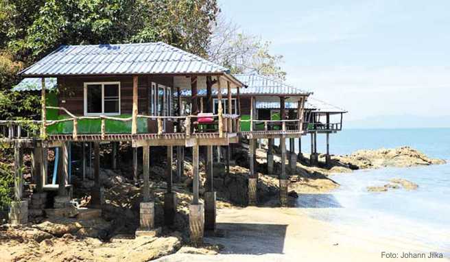 Die Stelzenbungalows des »Koh Chang Resorts« sind einfach, haben aber eine Top-Lage