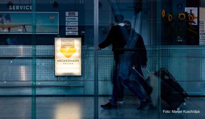 «Dieser Schalter ist heute geschlossen» steht auf einem Hinweiszettel am Thomas Cook Informationsschalter am Düsseldorfer Flughafen