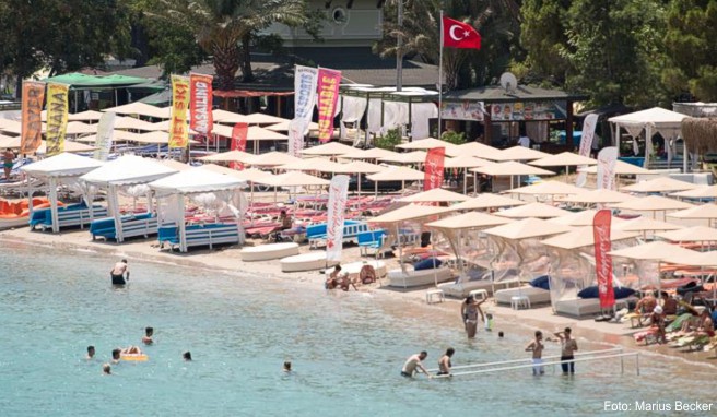 Die Türkei leidet unter einer schweren Währungskrise. Waren und Dienstleistungen werden dort nun auch für Urlauber günstiger