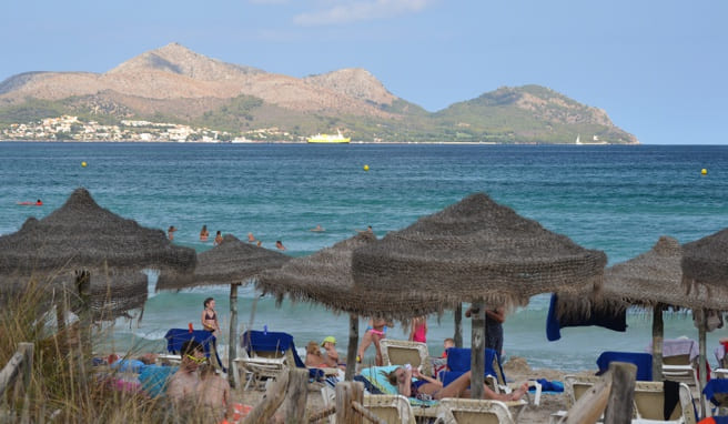 Ab 1. Mai nimmt der Touristikkonzern Tui auch wieder die Balearen-Inseln Ibiza und Formentera ins Programm. Nach dem Neustart auf Mallorca folgen Ziele an der Algarve und mehrere griechische Mittelmeerinseln
