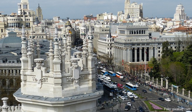 Wer als Besucher in das Zentrum von Madrid möchte, muss auf sein eigenes Fahrzeug verzichten. Denn Ausländer erhalten bislang nicht die erforderliche Umweltplakette