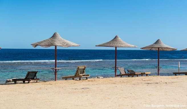 Die Sonnenbetten an der ägyptischen Küste bleiben gerade leer, sind für viele Reisende aber weiter ein Fernwehziel