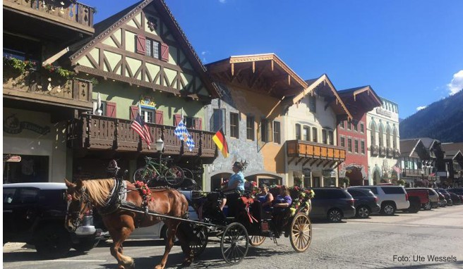 In Leavenworth können Besucher während einer Kutschfahrt die im bayerischen Stil gehaltenen Hausfassaden betrachten