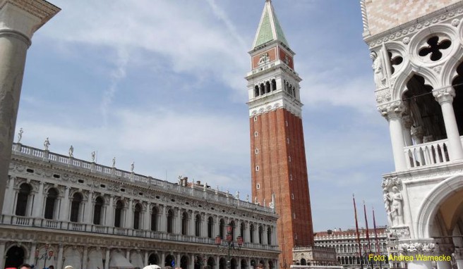 Dogenpalast und Markusturm in Venedig: Die Stadt will sich mit einem Eintrittsgeld gegen die zunehmenden Besuchermassen wehren