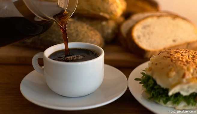 Ein Mädchen verbrühte sich während eines Fluges mit einem heißem Kaffee. Sein Vater klagte und bekam vor dem EuGH recht