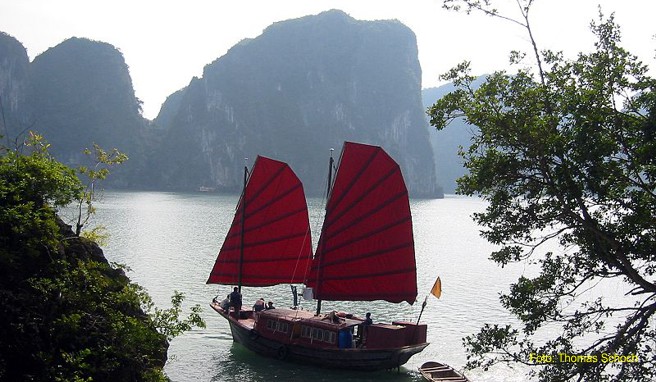 Dschunke in der Halong Bucht