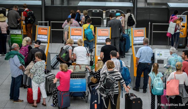 Check-in am Flughafen  Warum unterschiedliche Zeiten bei Gepäckaufgabe?
